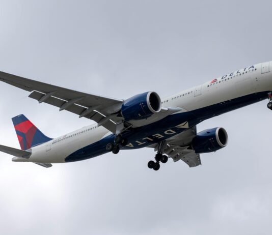 How Passengers Reacted in Real Time When Delta Flight DL275 Diverted at LAX: Discover the Live Response Delta Flight DL275 diverted, DL275 LAX diversion, Delta emergency landing LAX, DL275 flight update, Delta diverted flight news, DL275 incident report, LAX airport flight diversion